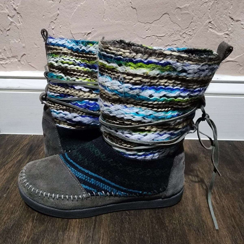 TOMS Blue Gray Red Nepal Boots Suede Leather Fleece Lined Woven